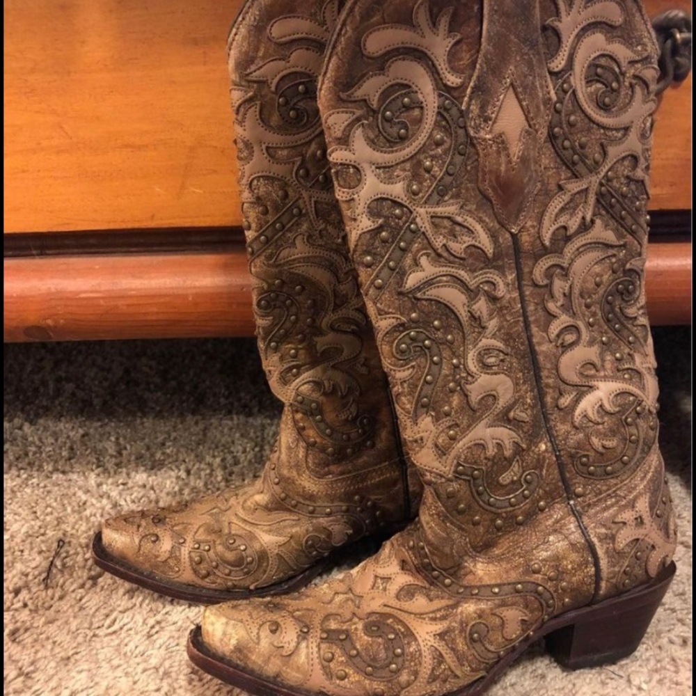 Corral Women’s cowboy boots!